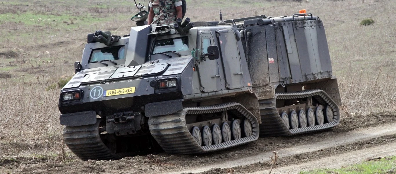 BvS10 των Αμερικανών πεζοναυτών «ντριφτάρει» εντυπωσιακά στον πάγο (βίντεο)